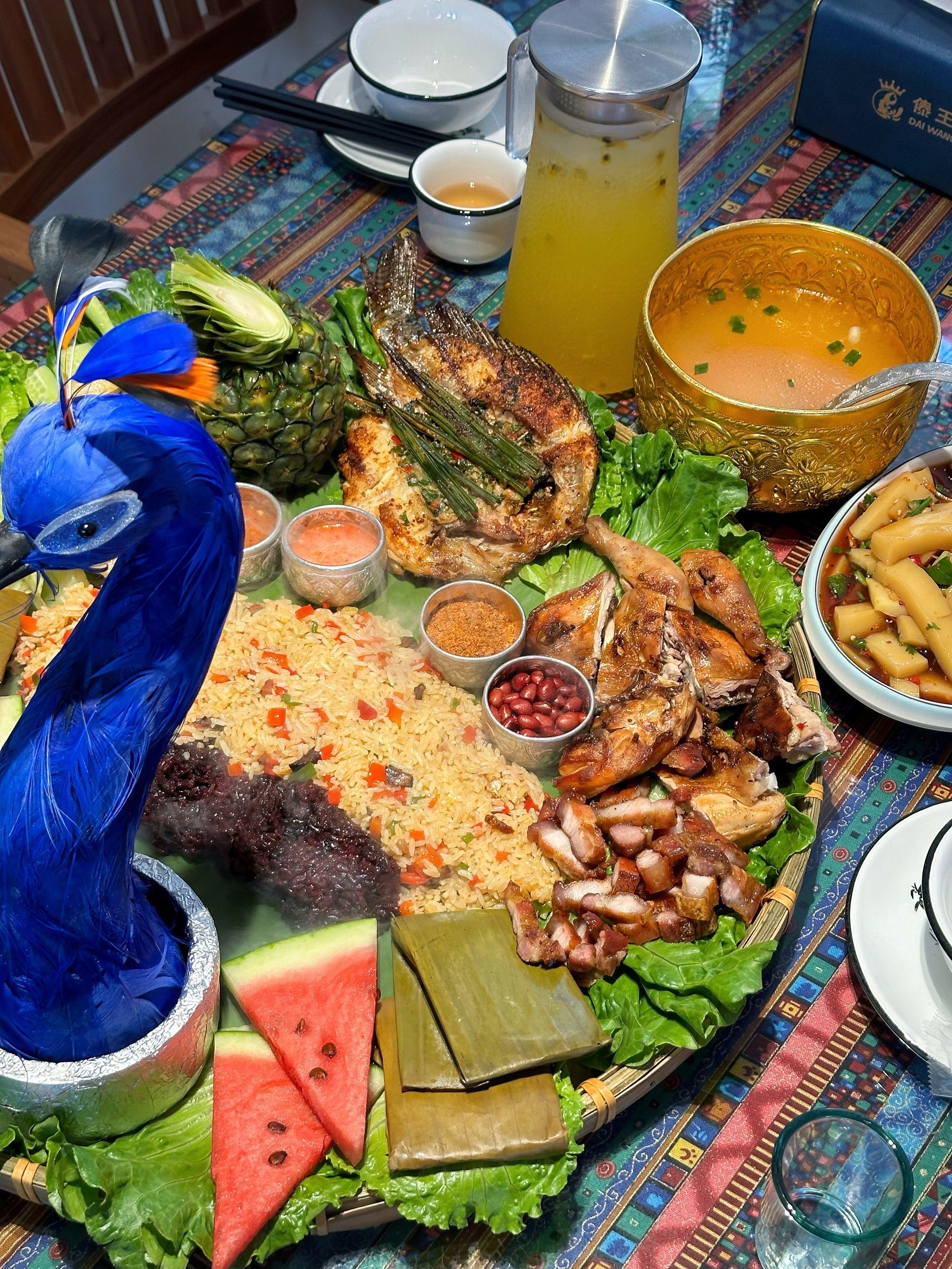 来版纳怎么能不体验一下孔雀宴的美味呢🦚