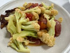 有机菜花番茄煮腊味-鹿鸣酒家(越秀店)