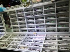 -臻美视爵眼镜·明月·依视路·蔡司折扣店(广渠门店)