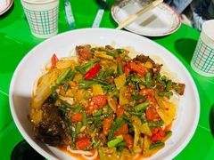 -白阿婆过油肉拌面·大盘鸡