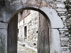 -高荡千年布依古寨旅游景区