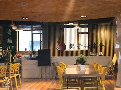 -新华里咖啡书吧(新华书店小寨店)