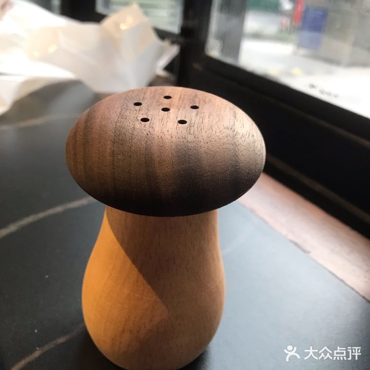 暗黑风系列装饰的连锁火锅店