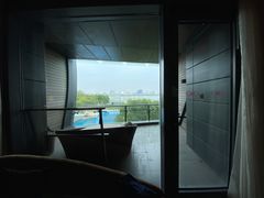 -上海滴水湖皇冠假日酒店
