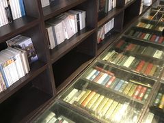 -钟书阁(松江泰晤士小镇店)