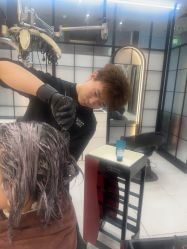 -丁和李朴美发沙龙