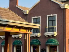 -王府井奥莱临潼小镇(临潼店)