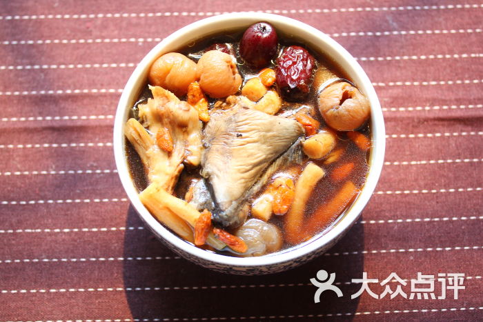当归黄芪党参鸡汤