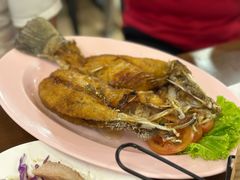 -J Daeng Seafood