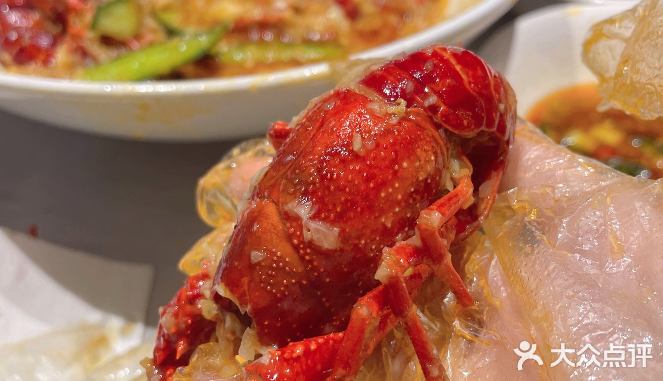西湖边宝藏鲍鱼小龙虾🦞馆，快来打卡[礼花]