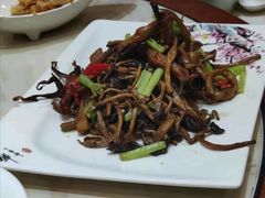 酱香茶树菇炒鸭舌-水上明月·湖景餐厅