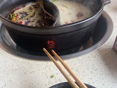 鸳鸯锅-钢管厂歆瑞源油卤串串香(春熙路太古里店)