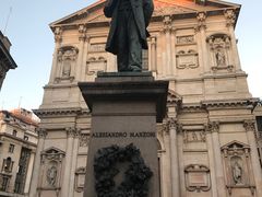 -文艺复兴百货(米兰大教堂广场店)