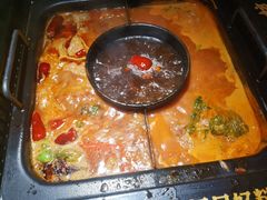 -老牌坊云南鱼豆花火锅(哈西万达店)