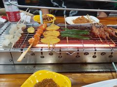 -哈尔滨小酒馆·鲜肉现穿自助烧烤(康新花园店)