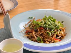 香椿苗爆珍菌-和雅集素食(景区店)