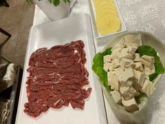 手切热气鲜羊肉-羊家胡同·龙虾烧烤火锅(龙汇路店)