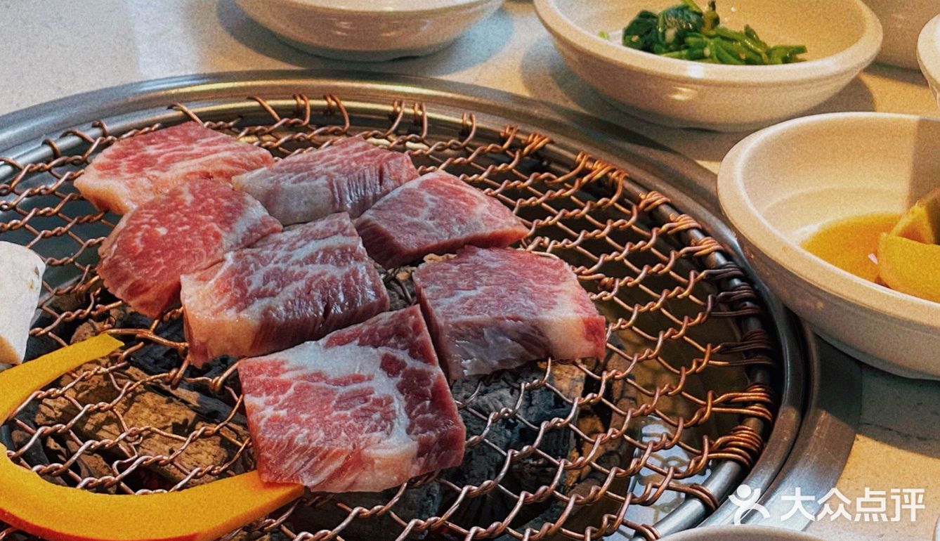 这家烤肉也太好吃了吧