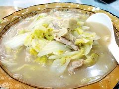 五花肉炖白菜-宝发园名菜馆