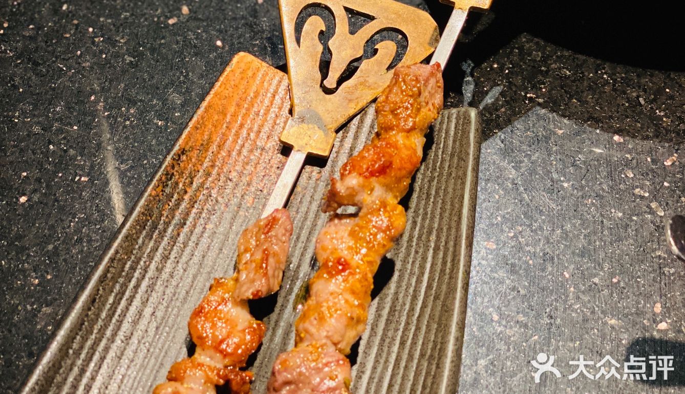 想吃肉就来迷迭巷，感受新疆人的豪爽