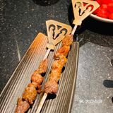 想吃肉就来迷迭巷，感受新疆人的豪爽