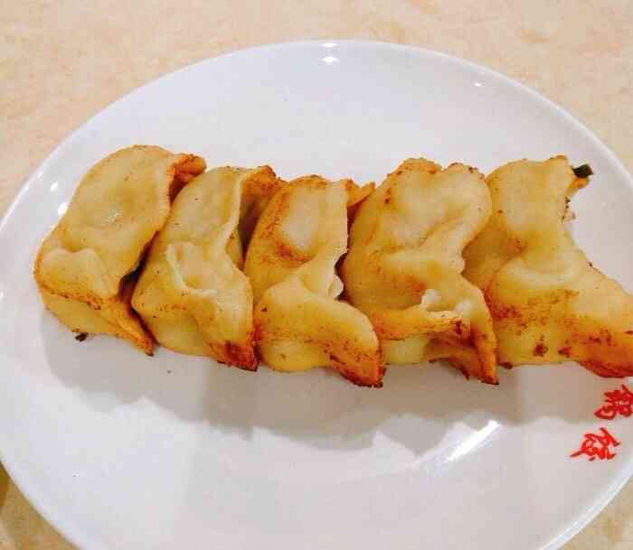 向群锅饺(树木岭店"地点在劳动路进入树木岭菜市场的口子上,向.