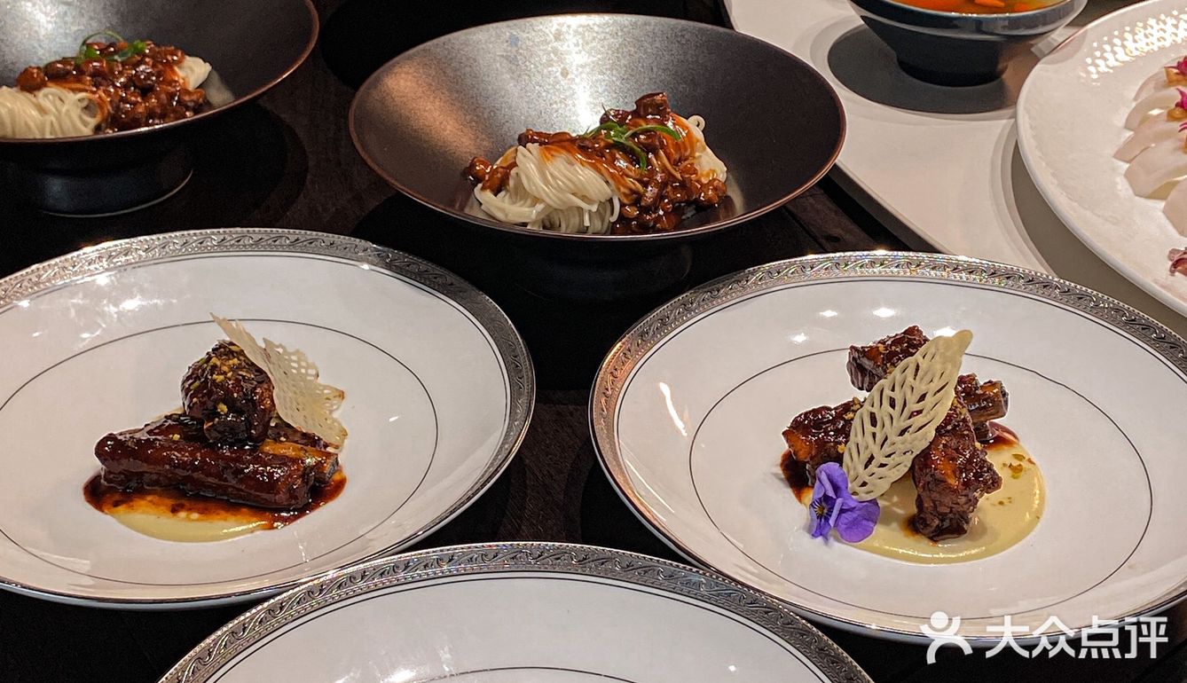 广州！在广州！！吃到了很酥香的盐焗鸡蛋挞