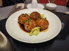 鸭蛋黄狮子头-闫府私房菜·百年鲁菜(恒隆店)