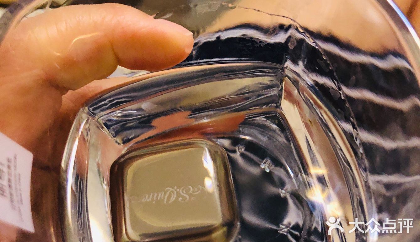 四十度，闻着没有什么酒味，但是喝起来那叫一个烈！