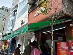 -Bánh Mì Huynh Hoa