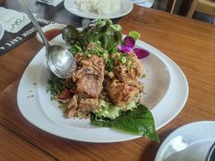-Chom Cafe and Restaurant