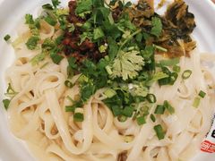 飘香热拌面-顺溜·手工刀削面·黑金店(铜锣湾店)
