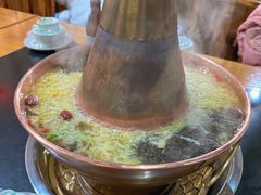 -果松木炭酸菜铜火锅·外婆参鸡汤