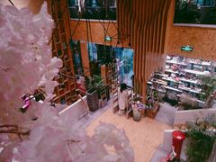 -新华里咖啡书吧(新华书店小寨店)