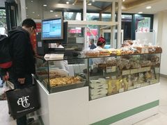 面包甜点陈列柜-上海哈尔滨食品厂(淮海中路店)