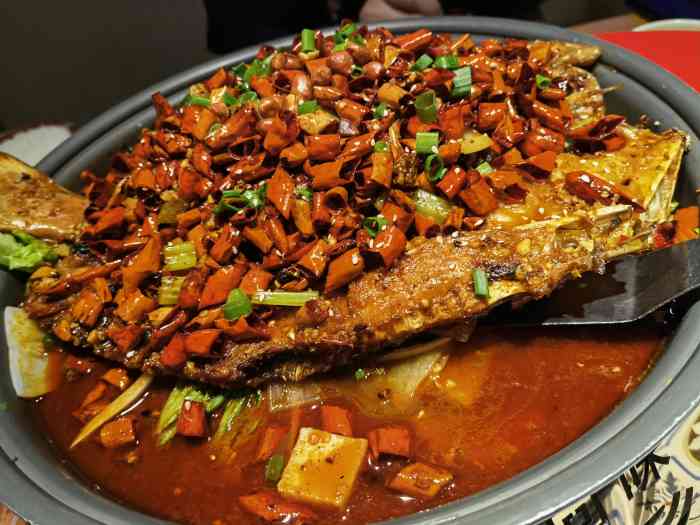 江边城巫山烤鱼(长风街店)-"这个名字像是江边城外和巫山烤全鱼的合称