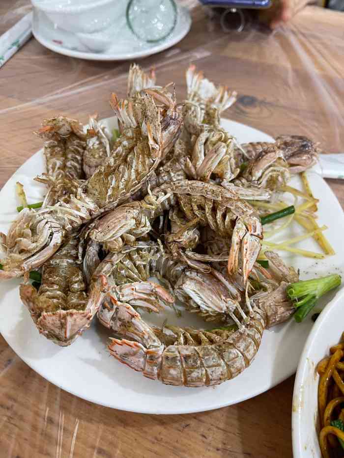 大块头排档-"晚上九点半左右到店,排号6桌,大概等了半.