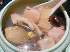 老鸡炖鲜鲍-悦秀·高级粤菜