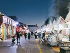 -布尔津河堤夜市