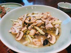 雪菜蘑菇肉片-虎哥私房菜(馒头山店)