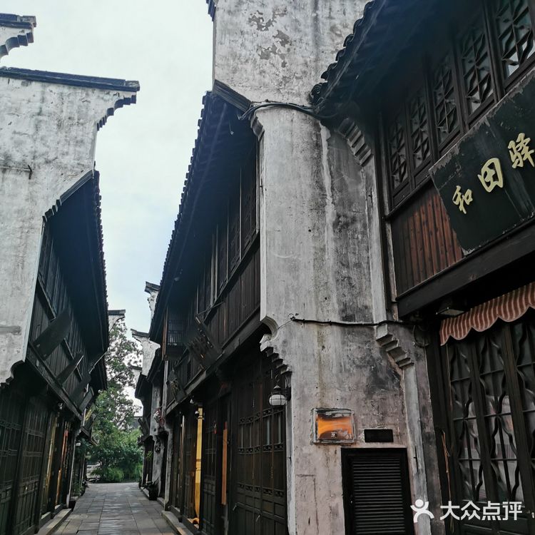 「月河历史街区」和苏州的平江路，无锡的南长街