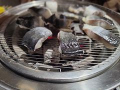 -围炉肉舍•炭烤活鳗•丹东海鲜烤肉(步行街店)