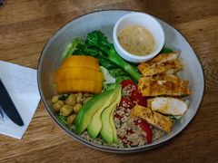 鸡肉牛油果芒果色拉-Wagas沃歌斯(太古汇店)