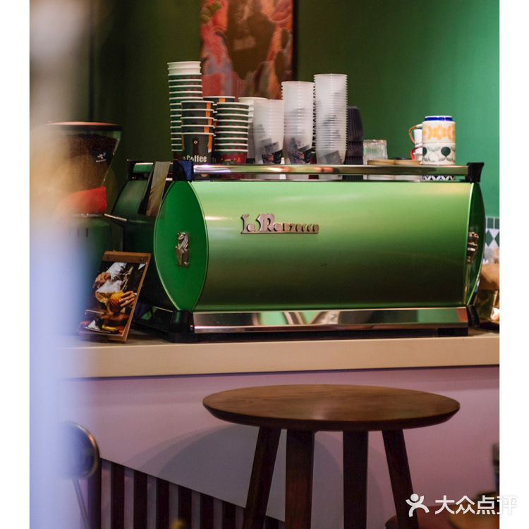 深圳👉🏻搬了新地方的复古绿Buna coffee