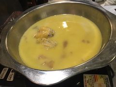 -鲜入围煮花胶鸡海鲜火锅