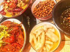 -虾弄弄海派小龙虾·牛羊蝎子火锅