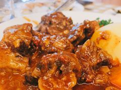 焖牛尾-船屋葡国餐厅