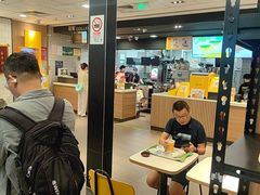 -麦当劳(上海虹桥站30B检票口楼上)