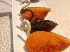 双色天鹅酥-万丽轩·粤菜(王府井金茂万丽酒店)