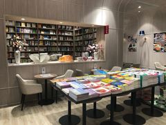 -钟书阁(群光广场店)